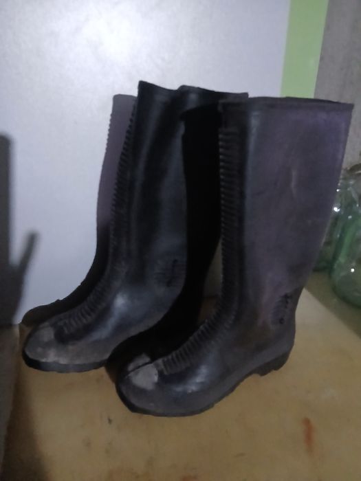Резиновые сапоги р.40-41.
