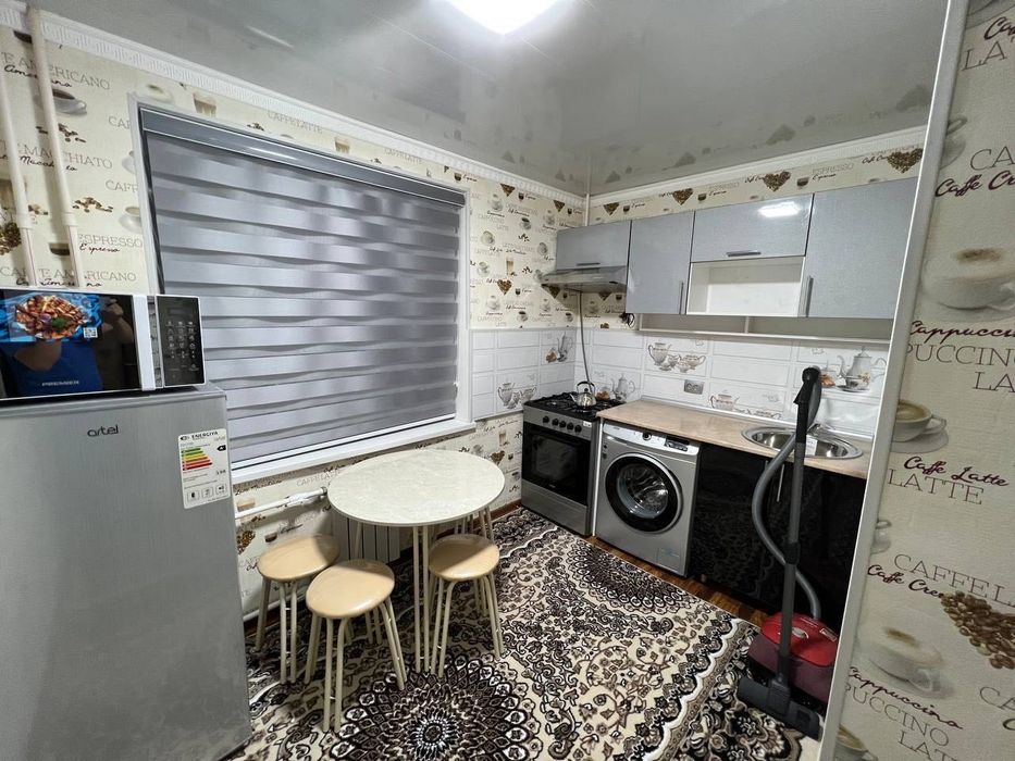 Сдается 2х комнатная квартира 
С обстановкой 
В горде Алмалыке