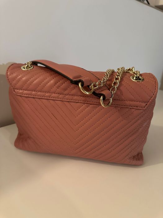 Чанта Guess чисто нова не носена