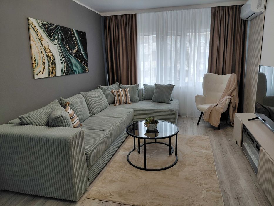 De vanzare apartament 3 camere,Micro 16,et 2,la cheie +boxa la subsol