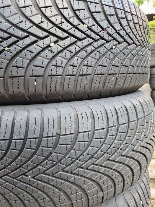 4бр. 215 65 16 Dunlop всесезонни.