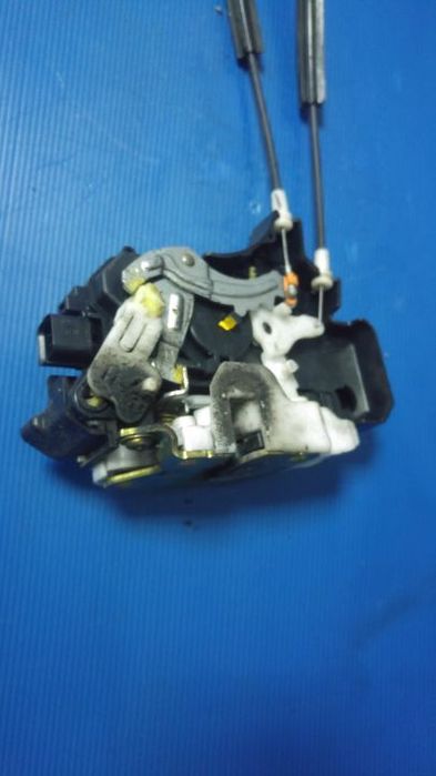 broasca iala usa dreapta spate mitsubishi colt