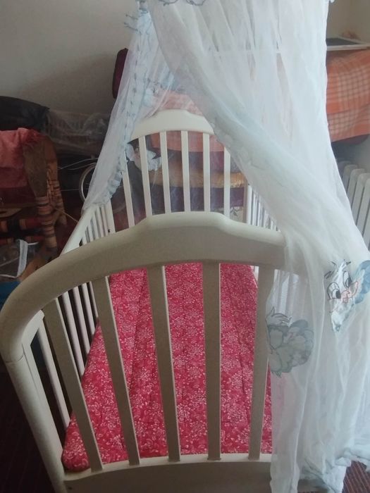 Bolalar karavati srochna sotiladi