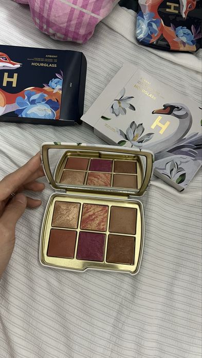 Палетка hourglass