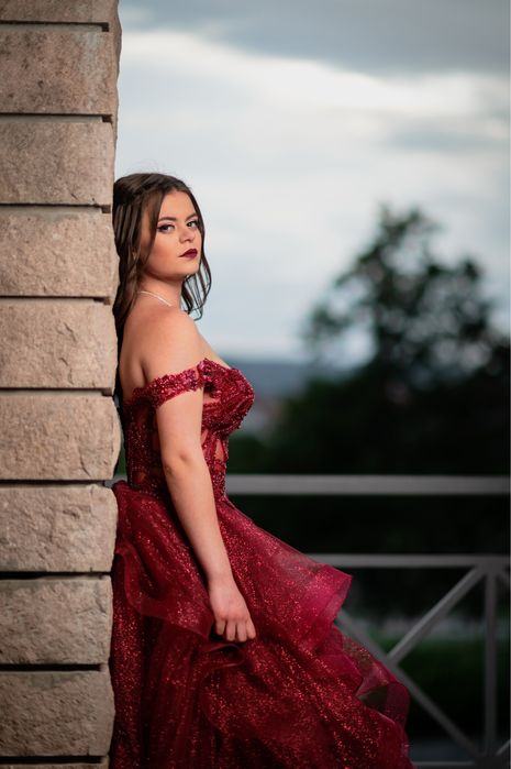 Рокля в цвят бордо