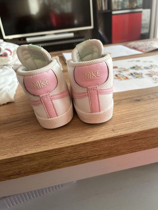 Бели кецове nike