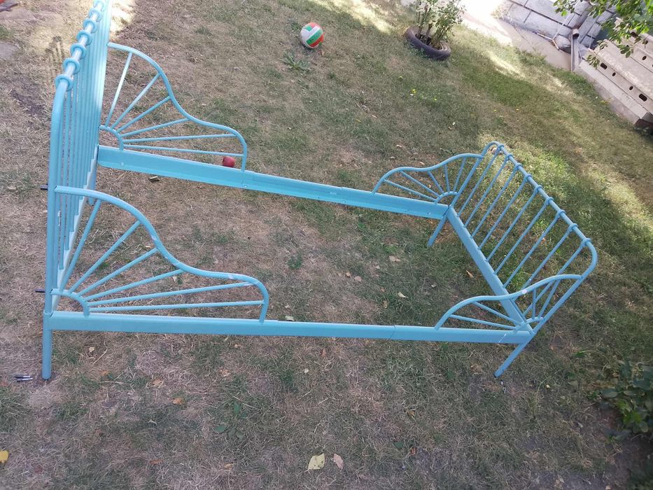 Детско креватче с матрак и подматрачна Ширина 85 см. Дължината 1.70см.