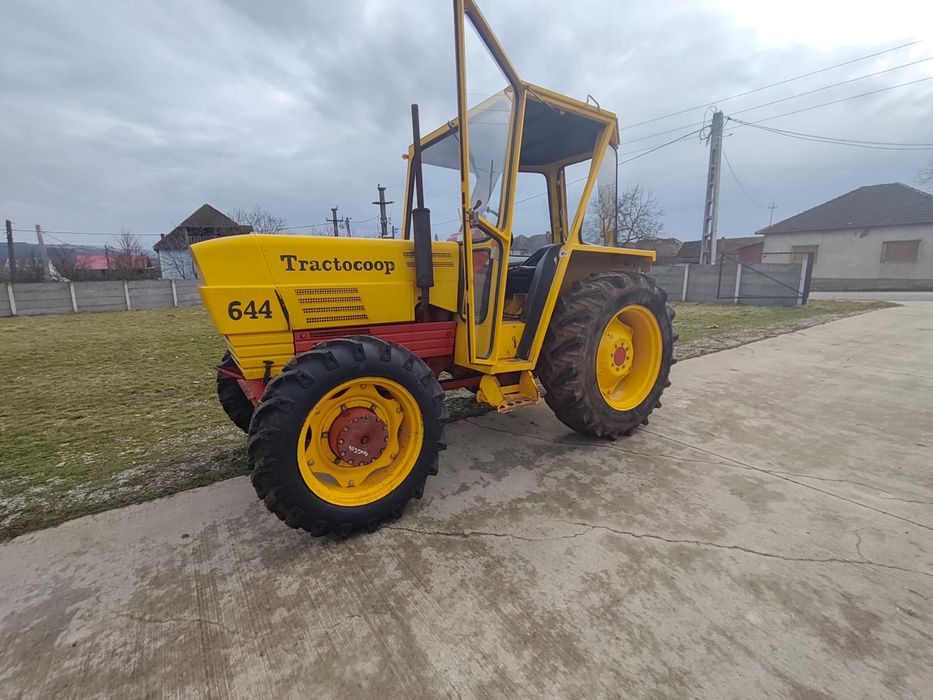 Vând tractor Universal UTB 644 DTC