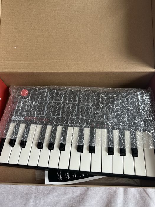 AKAI MIDI mpk mini контролер