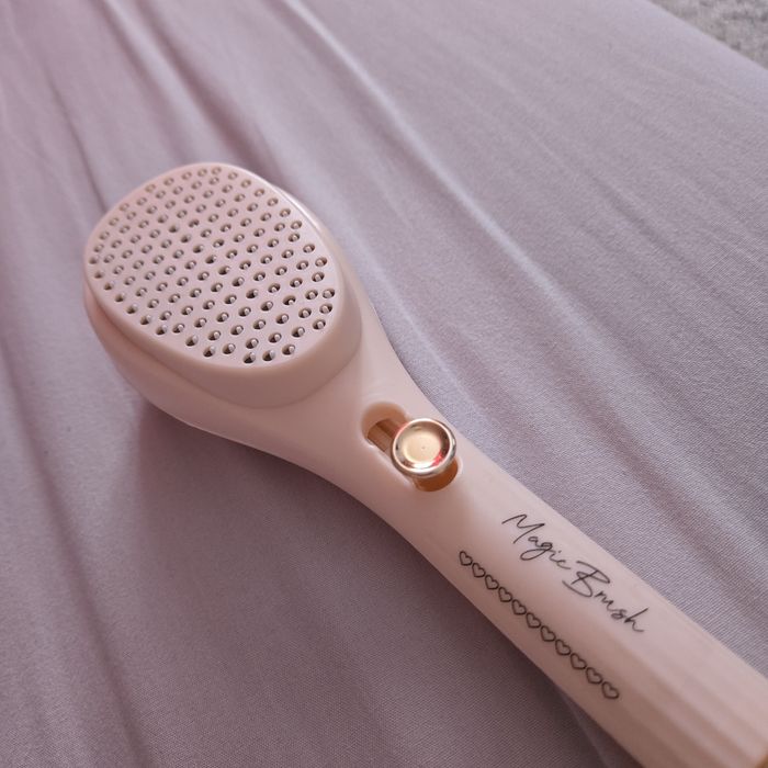 Самопочистваща се четка за коса