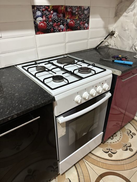 Кухный гарнитура +духовка