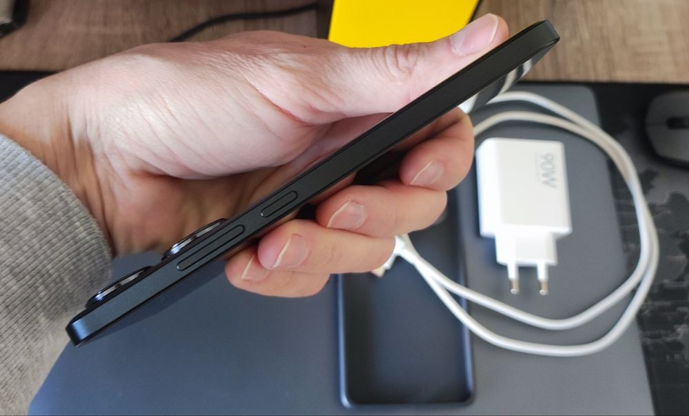 Poco F6 черен 12/512