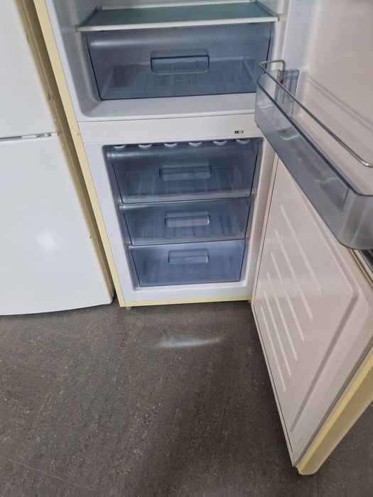 Хладилник с фризер Ретро Scan A++