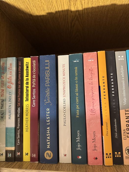 Vand carti in stare foarte buna cu ridicare doar din Brasov