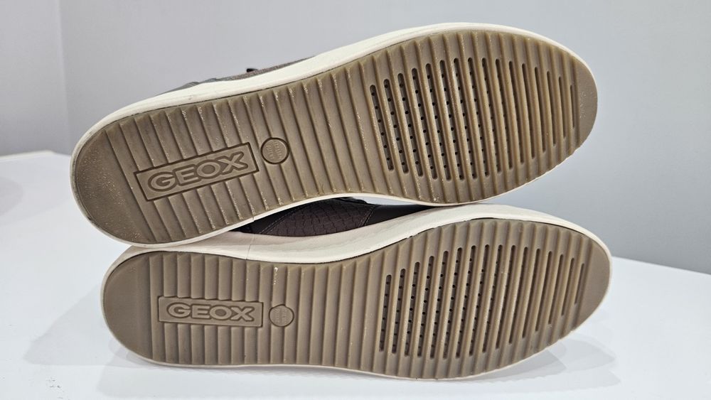 Продам обувь женскую