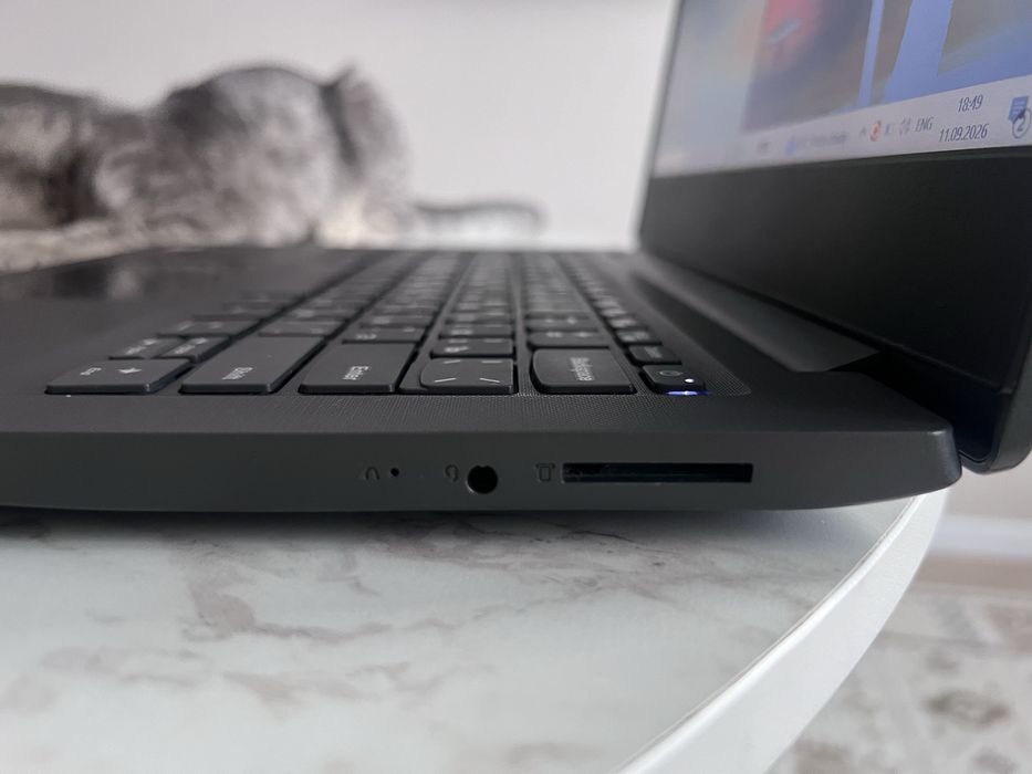 Ноутбук Lenovo V14-ADA
