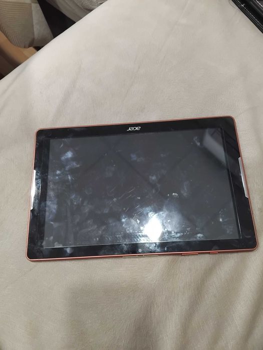 Пронавам два б.оя  таблети  -Samsung  и  АСЕR