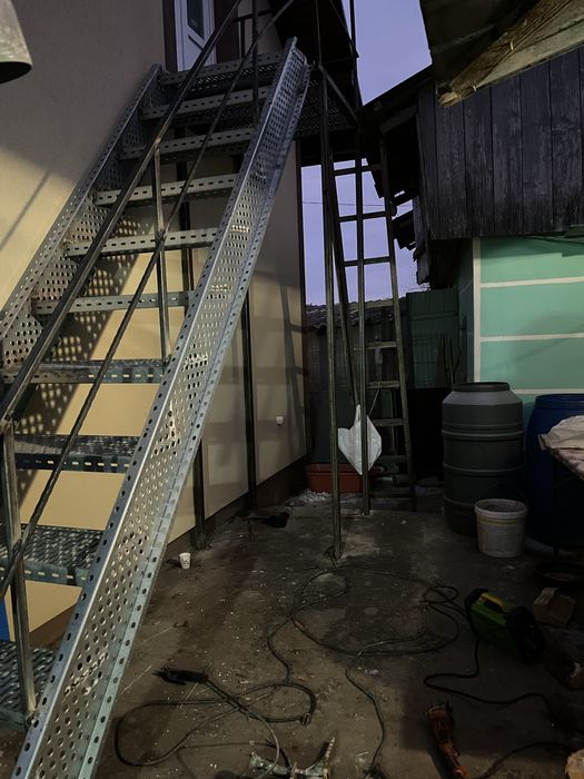 Cofectionam scarii zincate la super pret si trasport gratuit