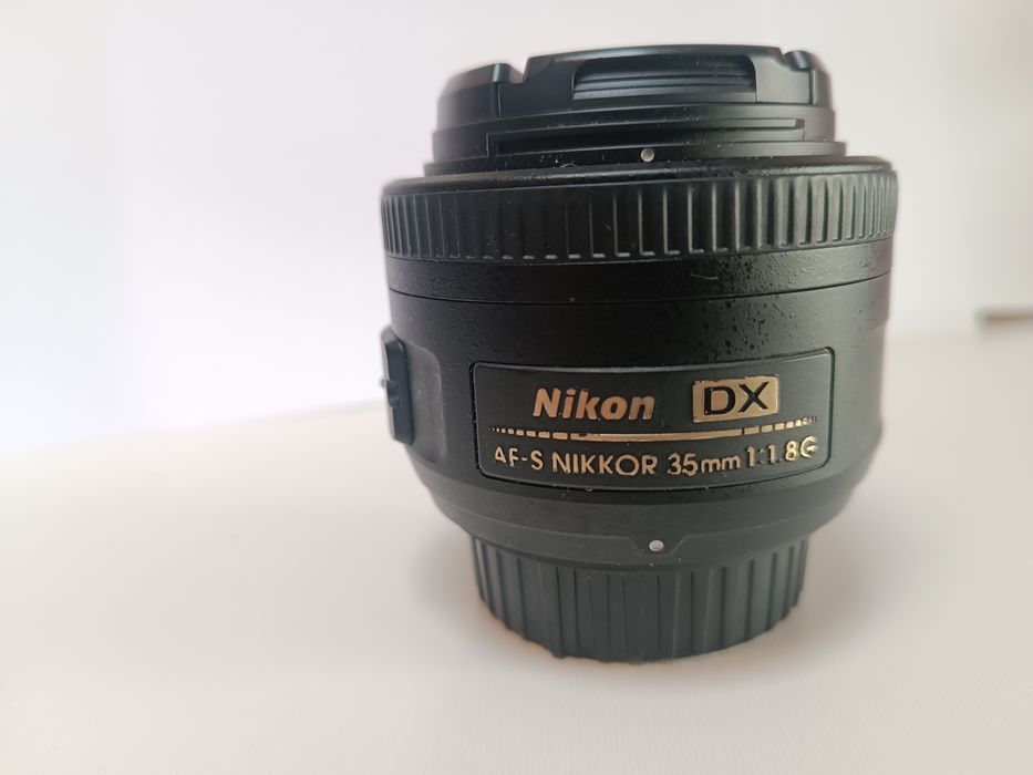 Продавам NIKON d 3200 +2 бр.обективи