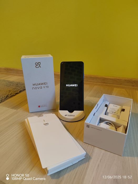 Huawei Nova  Y70