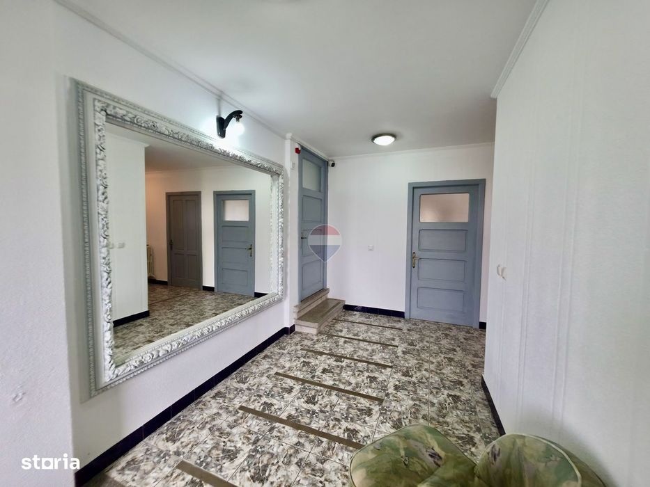 Cladire 672 mp + teren 1092 mp de inchiriat, Campina