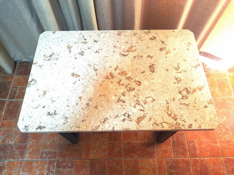 Столик  лофт с кварцевой столешницей