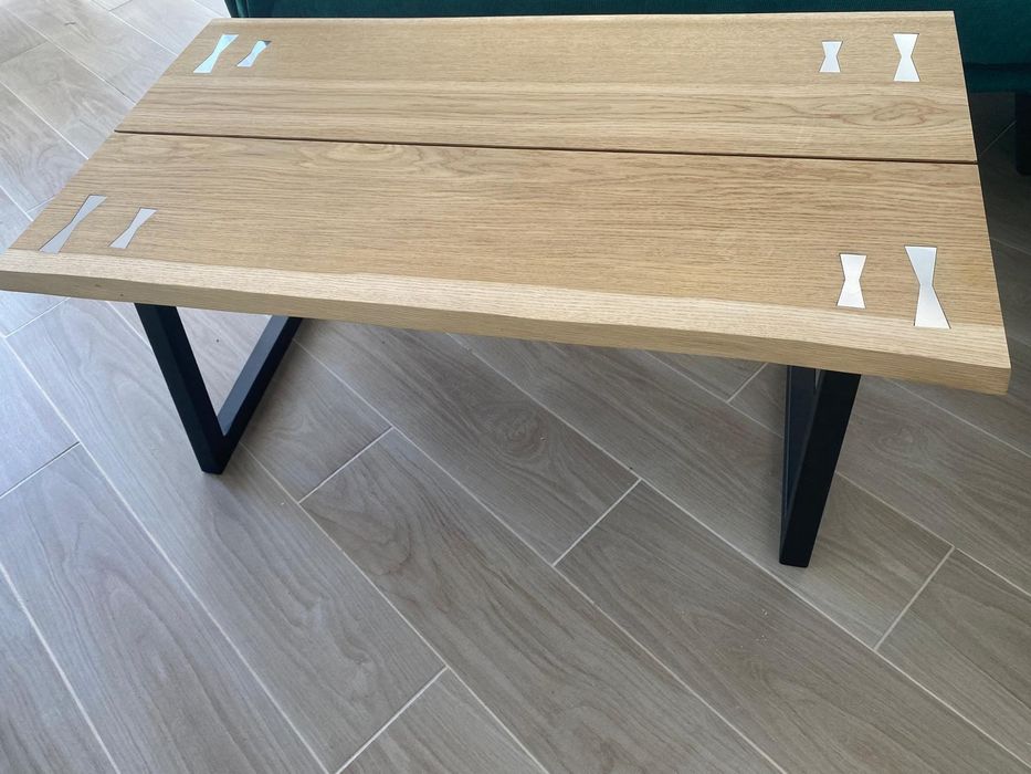 Masă din lemn masiv cu inserții metalice – design industrial, 120x68