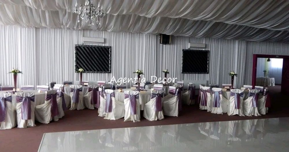 Vând huse brocard crem