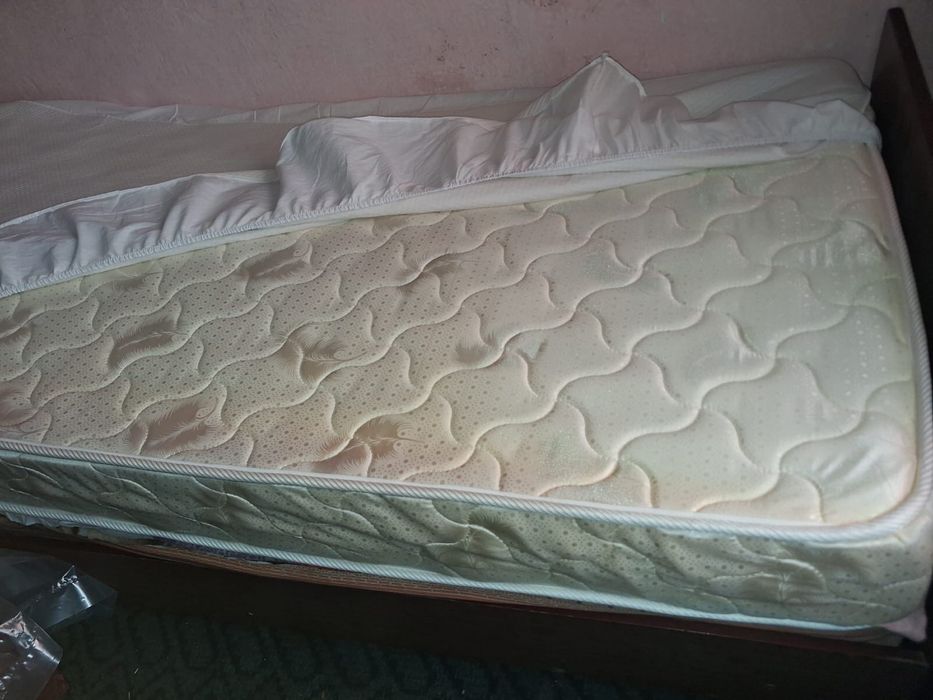 Продам кровать с матрасом
