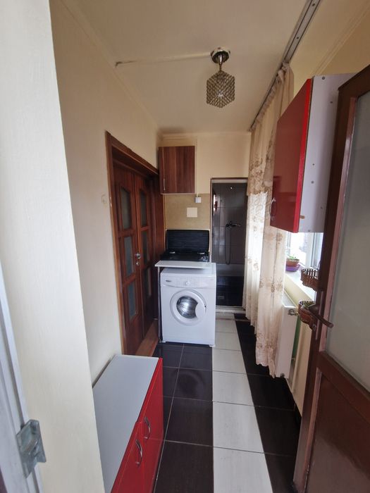 Camera la curte cu utilități incluse în chirie