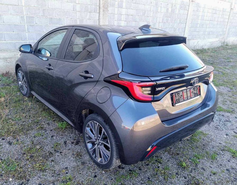 Тойота Ярис хибрид, 1,5/Toyota Yaris hibrid 1,5