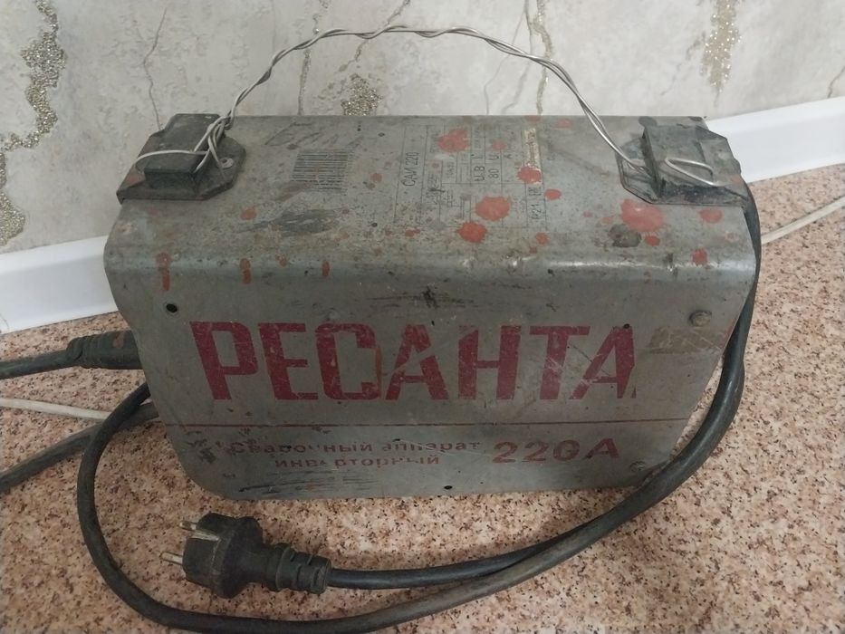Продам сварочный аппарат Ресанта 220А