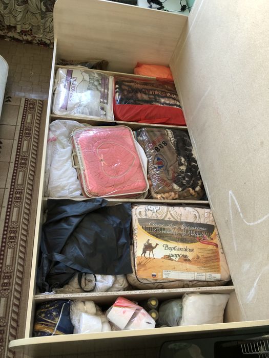 В идеальном состояние диван с матрасом