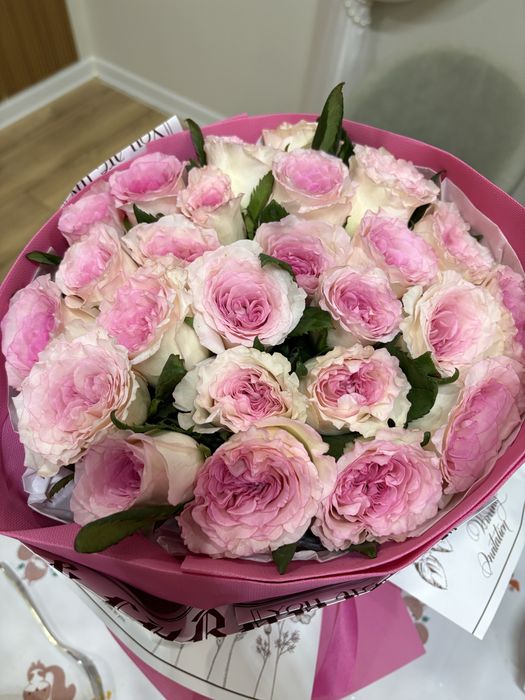 Цветы свежые шикарные букеты разного вида в черте города