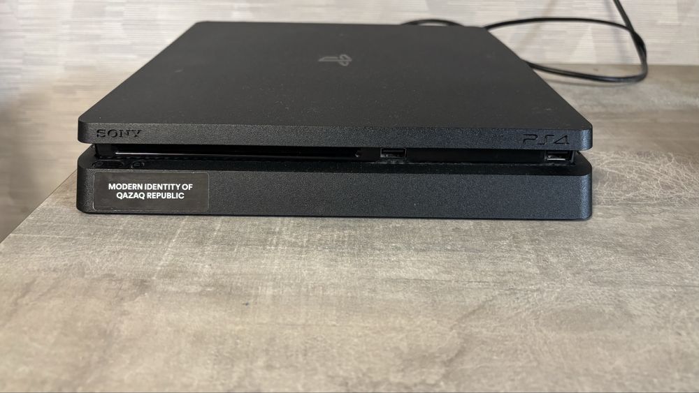 Sony PlayStation 4 Slim 1TB