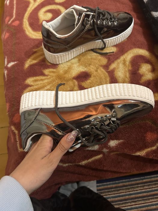 Vand papuci  purtai o sungura data