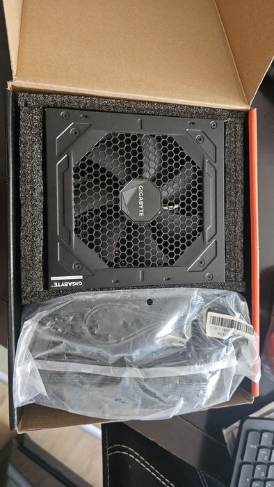 Захранване Gigabyte UD1000w Gold