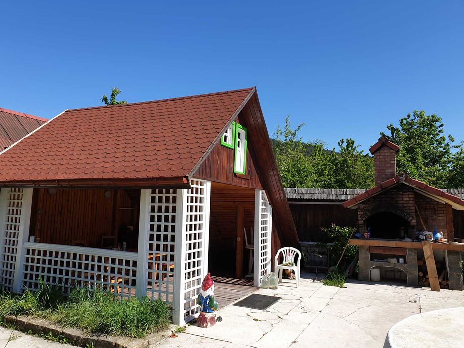 Cabana de inchiriat 15 persoane .