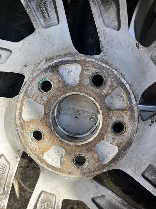 Оригинални Honda джанти R17 7J, със зимни гуми Vredestein 225/65/17