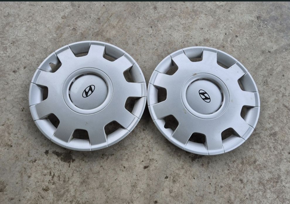 Vând două capace de Hyundai R16