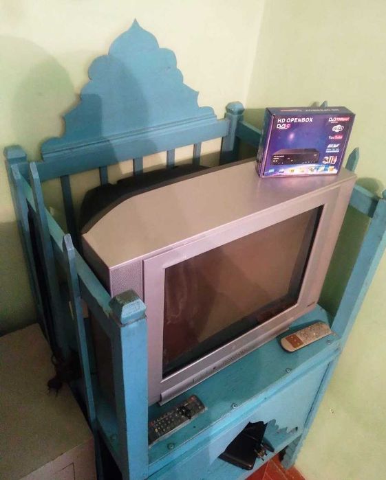 Телевизор ва тунер сотилади