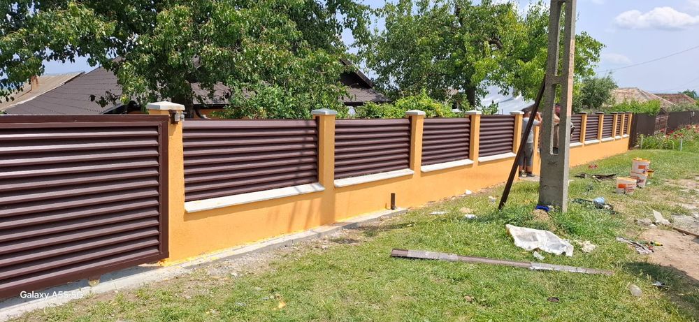 Executam garduri din materialele noastre sau ale clientului