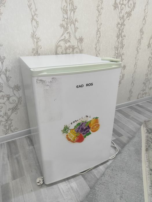 Холодильник с морозильником размер 47*44*63