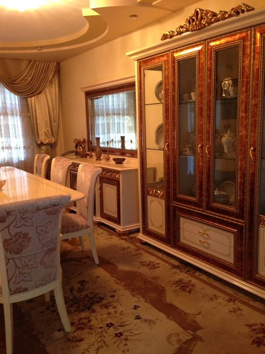 Сервант,комод с зеркалом и стол стулья