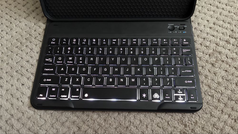Husă cu tastatură iPad + Pen Zoopie (informații în descriere)