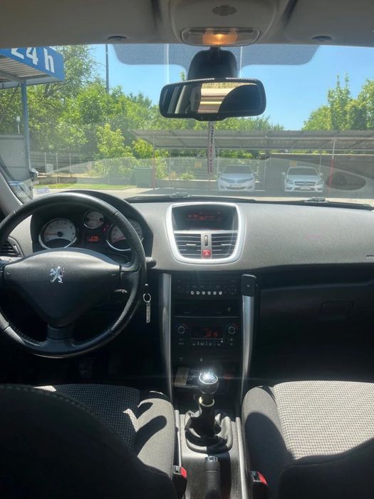 Продавам  Peugeot 207