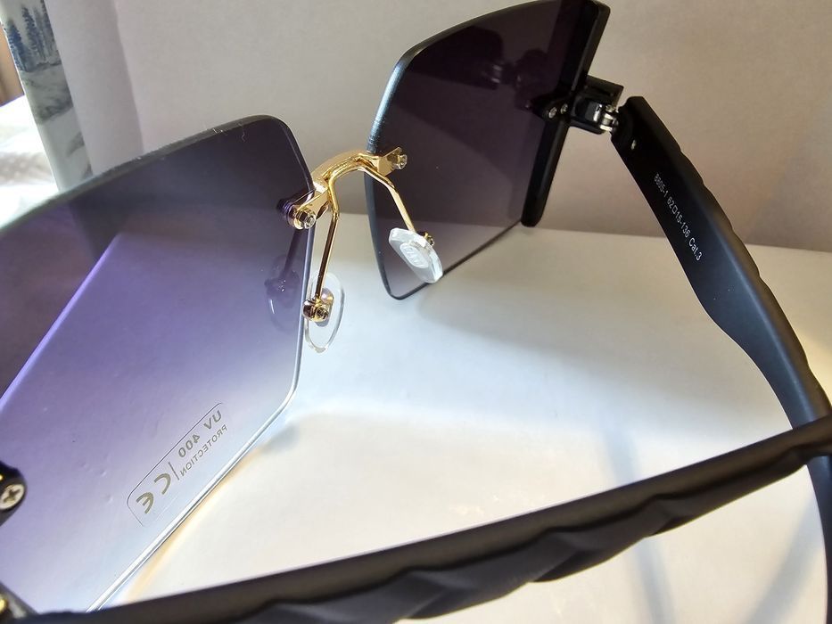 Ochelari de soare Gucci.