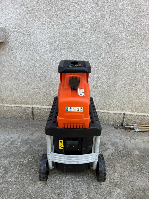 Дискова дробилка за клони с кош 2500W