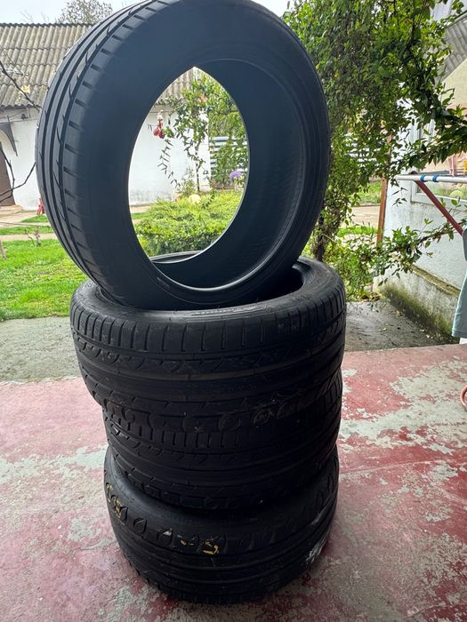 Vând anvelope vară + covorașe tip tăviță