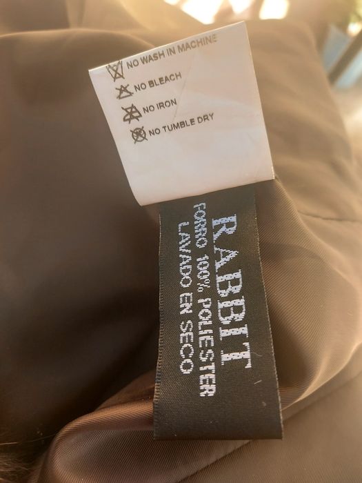 Vând doua hanorace și două haine de damă